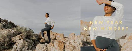 Gestante usando legging confortável em paisagem rochosa, com texto 'New Year New Mindset'