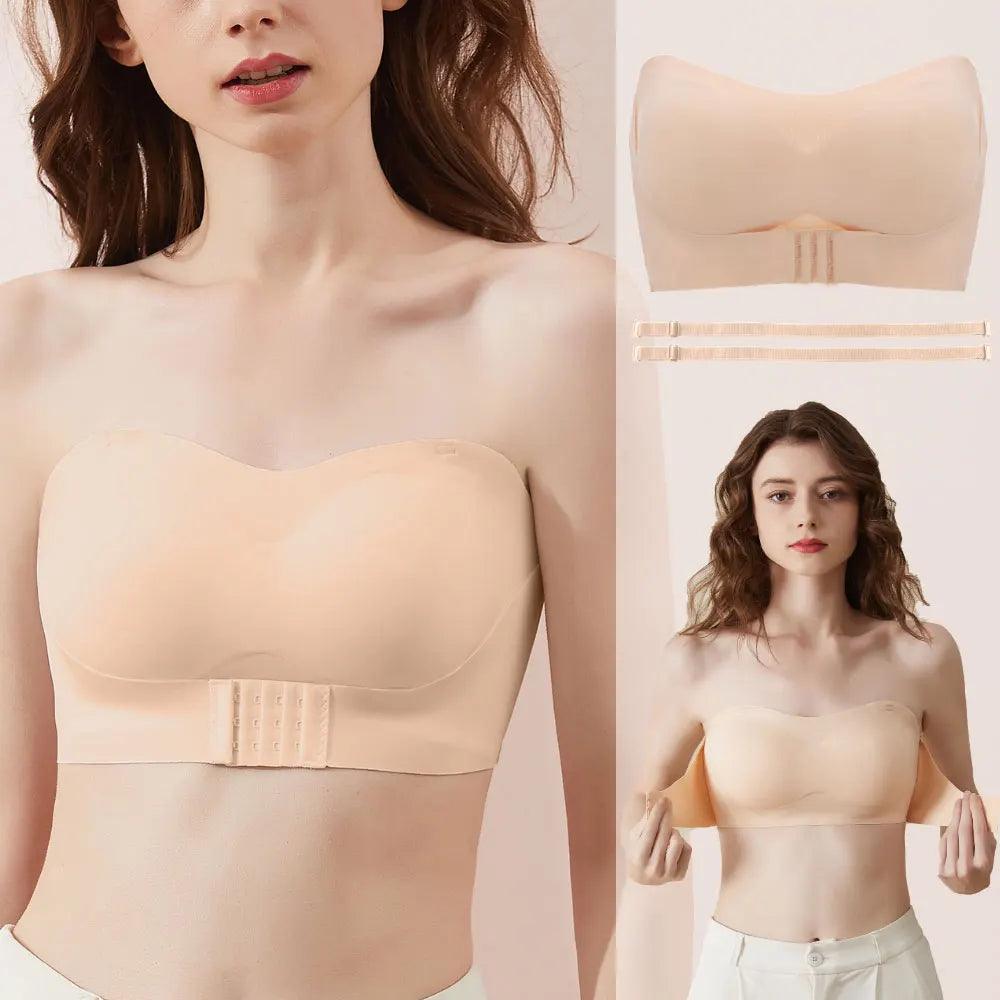 Sutiã tomara que caia bege sem alças em modelo feminina, com fecho frontal ajustável.
